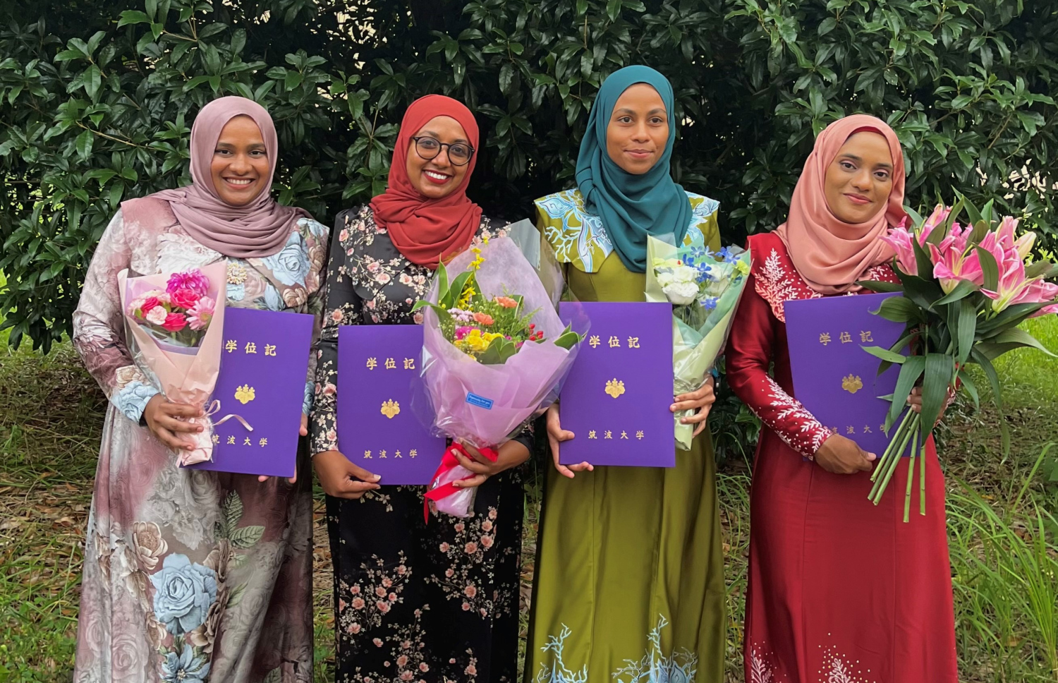 ޖޭޑީއެސްއިން ޖަޕާނުގެ ޔުނިވާސިޓީތަކުން ކިޔަވައި ނިންމި ބައެއް ދަރިވަރުން.