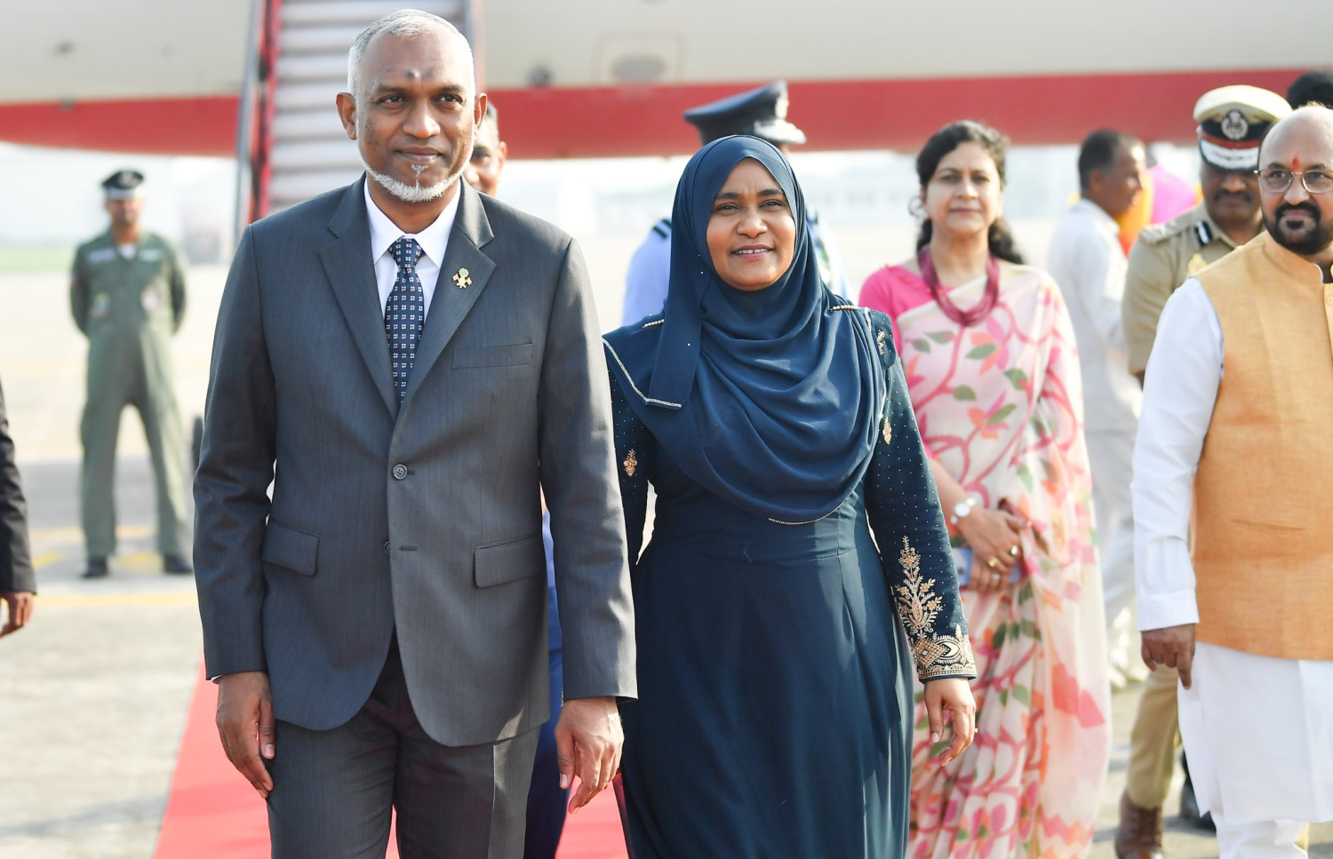 ރައީސް ޑރ. މުހައްމަދު މުއިއްޒުގެ ދެކަނބަލުން ތާޖް މަހަލް ބައްލަވާލެއްވުމަށް އިންޑިއާގެ އާގަރާއަށް މިއަދު ވަޑައިގަންނަވަނީ --- ފޮޓޯ/ރައީސް އޮފީސް