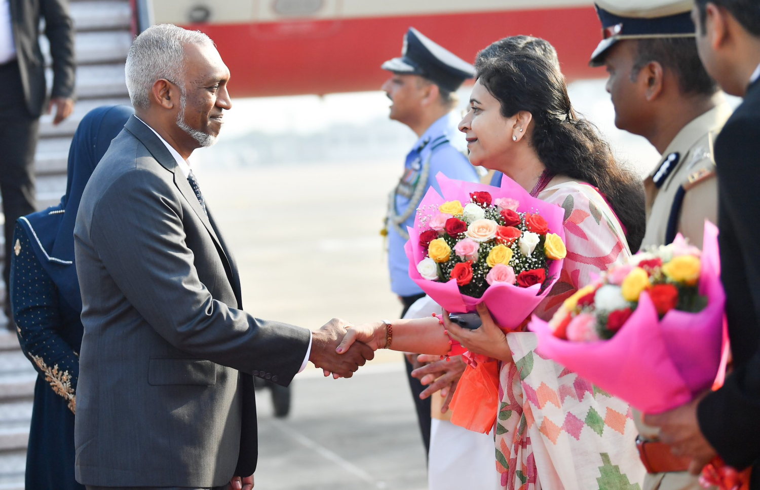 ރައީސް ޑރ. މުހައްމަދު މުއިއްޒު ތާޖް މަހަލް ބައްލަވާލެއްވުމަށް އިންޑިއާގެ އާގަރާއަށް ވަޑައިގަތުމުން އެ ސިޓީގެ އިސް ބޭފުޅުން ރައީސަށް މަރުހަބާ ދަންނަވަނީ --- ފޮޓޯ/ރައީސް އޮފީސް