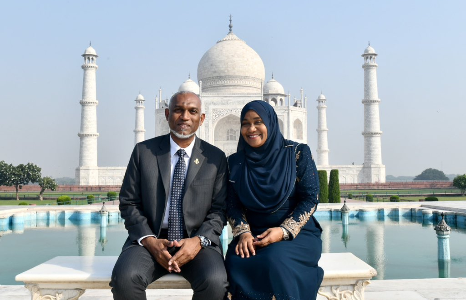 ރައީސްގެ ދެކަނބަލުން ތާޖު މަހަލްއަށް ޒިޔާރަތް ކުރެއްވުން