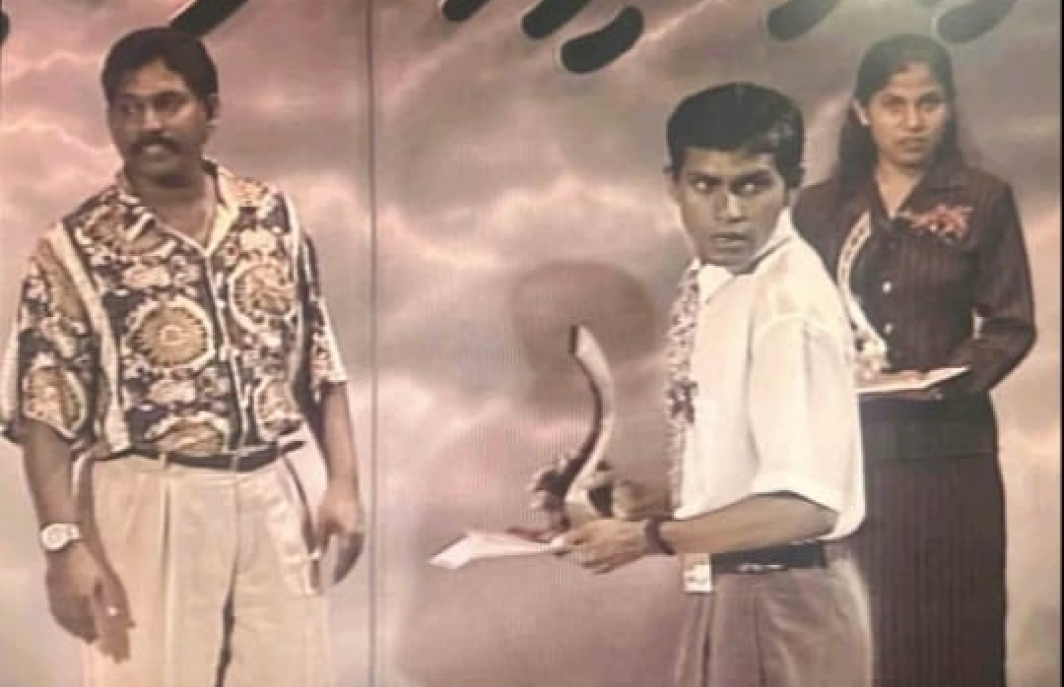 ދިވެހި ފިލްމު 'ހައްގު' ގައި ތުއްޓޭ ކުރި މަސައްކަތުން އޭނާ އަށް ލިބުނު ގައުމީ ފިލްމު އެވޯޑާ ހަވާލުވަނީ: އެންމެ މަޝްހޫރު ދިވެހި ފިލްމުތައް ނެގި އެއް ކެމެރާމަނަކީ ތުއްޓޭ.