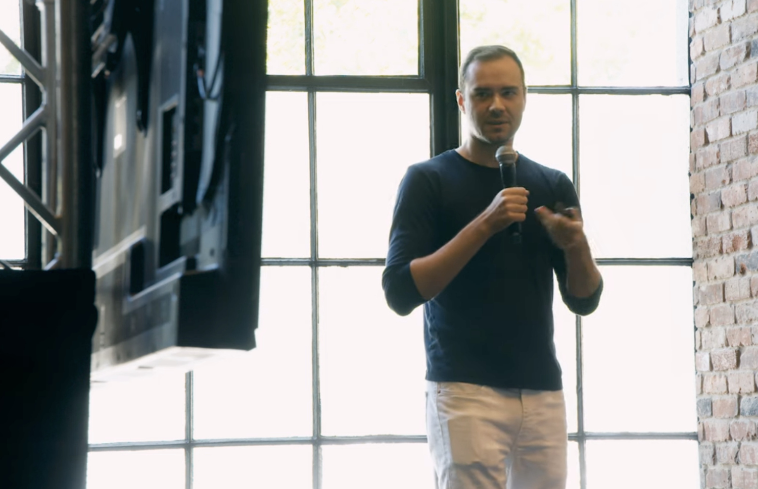 އެންޑްރީ، ސޮފްޓްވެއާއާ ބެހޭ ގޮތުން މައުލޫމާތު ދެނީ.