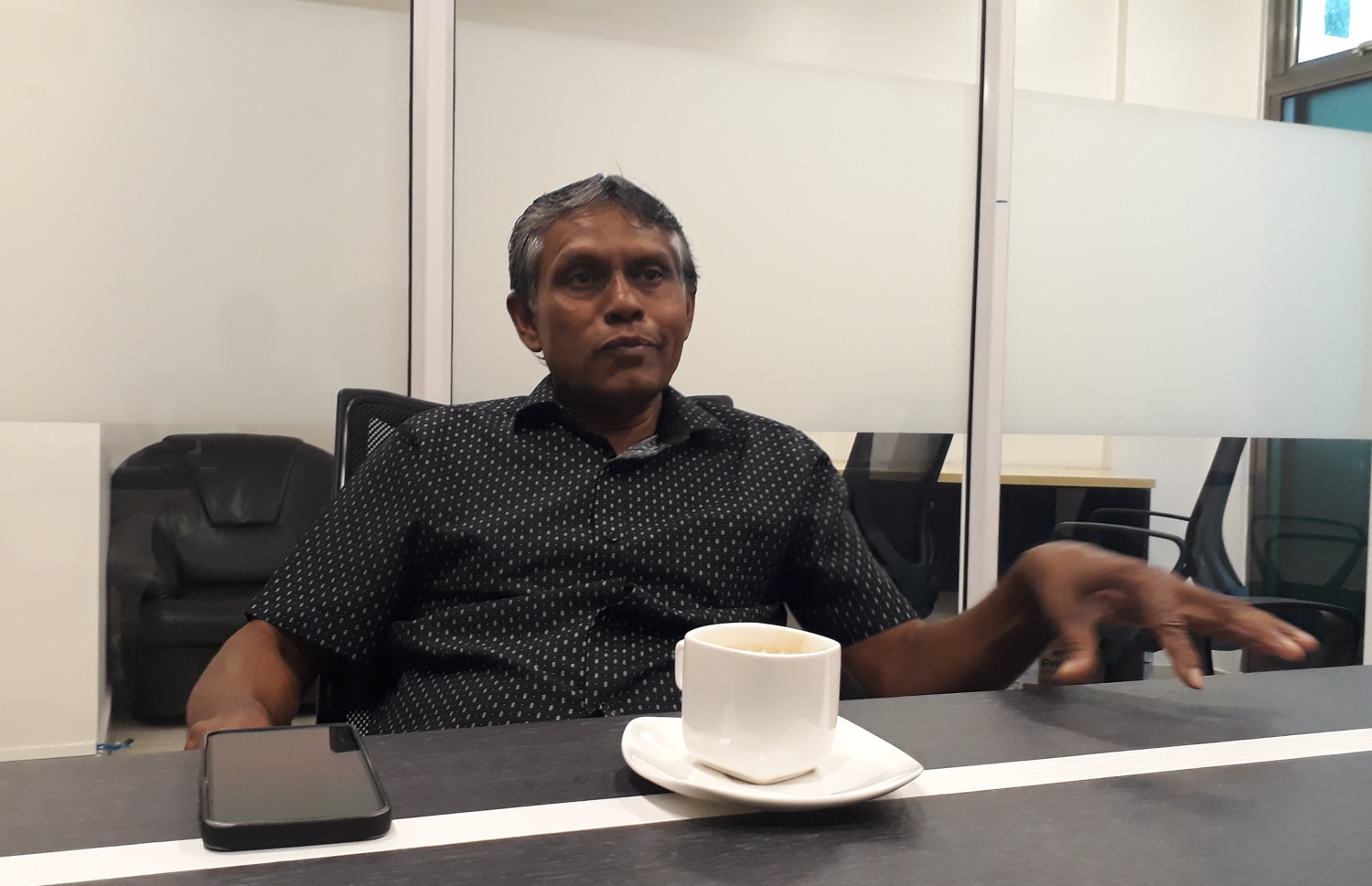 ތުއްޓޭ އޭނާގެ ހަޔާތުގެ ވާހަކަތައް 'މިހާރު ލައިޓް' އަށް ކިޔައިދެނީ.