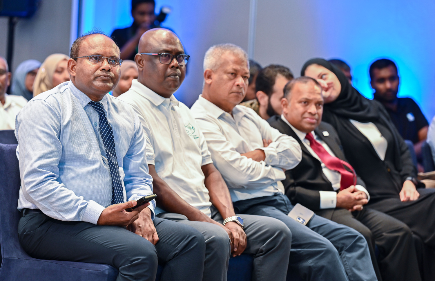 އެމްއައީބީ އިސްނަގައިގެން ކްރޮސްރޯޑްސްގައި ބޭއްވި ގެސްޓްހައުސް ސިމްޕޯޒިއަމް ފެށުމަށް ބޭއްވި ރަސްމިއްޔާތުގައި ބައެއް ގެސްޓްހައުސްތަކުގެ ވެރިން ބައިވެރިވަނީ --- ފޮޓޯ: ފަޔާޒު މޫސާ | މިހާރު