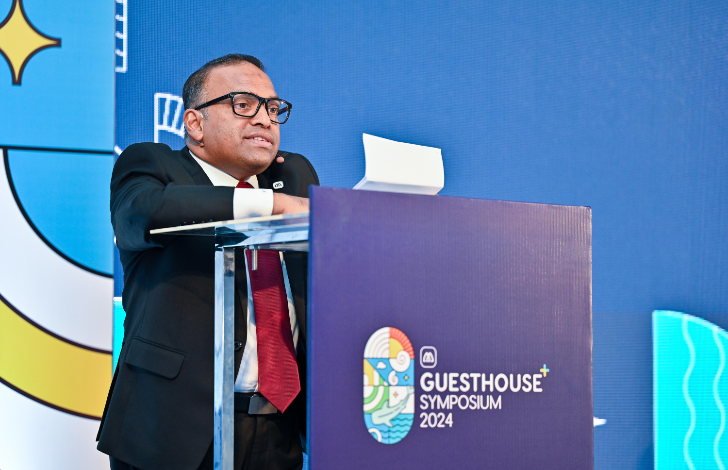 ގެސްޓް ހައުސް ސިމްޕޯޒިއަމް ފެށުމުގެ ރަސްމިއްޔާތުގައި އިސްލާމިކް ބޭންކްގެ ސީއީއޯ މުފައްދަލް އިދްރީސް ވާހަކަ ދައްކަވަނީ: ޓޫރިޒަމްގެ ދާއިރާއިން ރާއްޖެއަށް އާމްދަނީ ހޯދެން އޮތް މިންވަރަށް އާމްދަނީ ނުހޯދޭ ކަމަށް އޭނާ ވިދާޅުވި --- ފޮޓޯ: ފަޔާޒު މޫސާ | މިހާރު