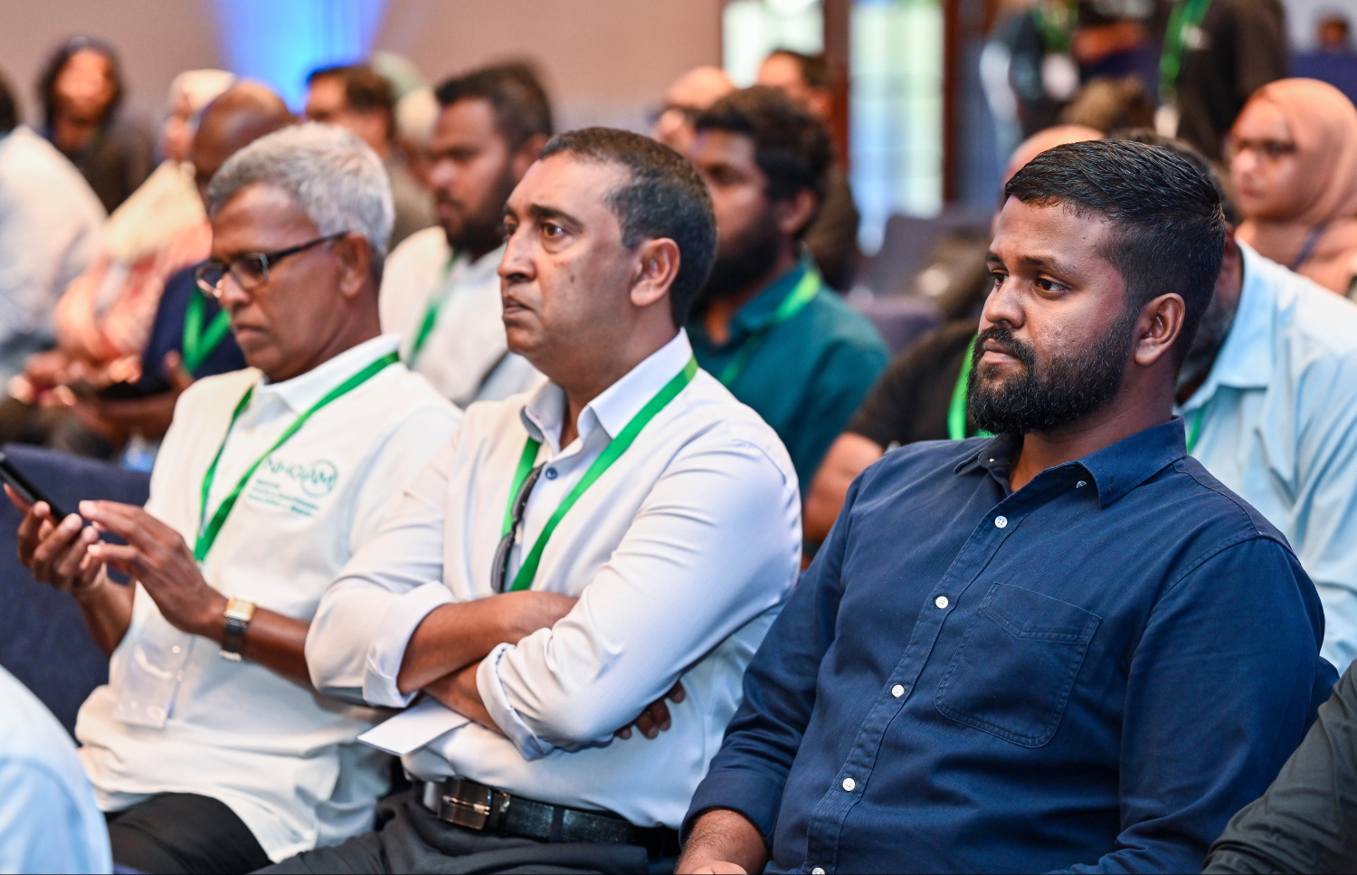 މޯލްޑިވްސް އިސްލާމިކް ބޭންކް އިސްނަގައިގެން ކުރިއަށް ގެންދިޔަ ގެސްޓްހައުސް ސިމްޕޯޒިއަމްގައި ގެސްޓްހައުސްތަކުގެ އިސް ބޭފުޅުން ބައިވެރިވަނީ --- ފޮޓޯ: ފަޔާޒު މޫސާ | މިހާރު