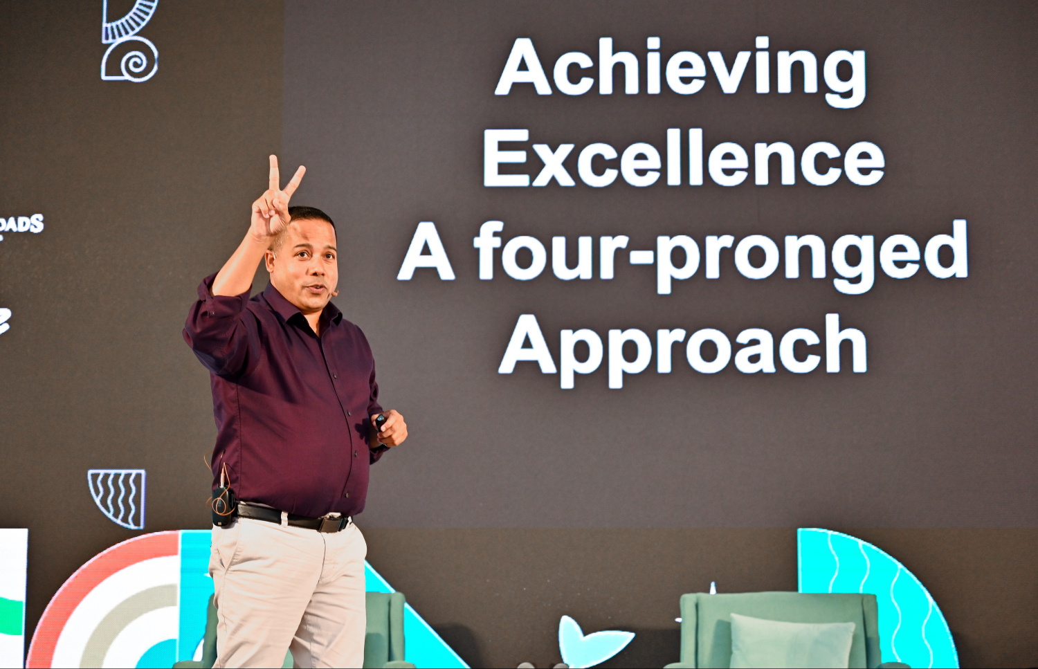 ގެސްޓް ހައުސް ސިމްޕޯޒިއަމްގައި ކީނޯޓު ސްޕީޗާ އަފީފް ހުސެއިން ވާޙަކަ ދައްކަވަނީ --- ފޮޓޯ: ފަޔާޒު މޫސާ | މިހާރު