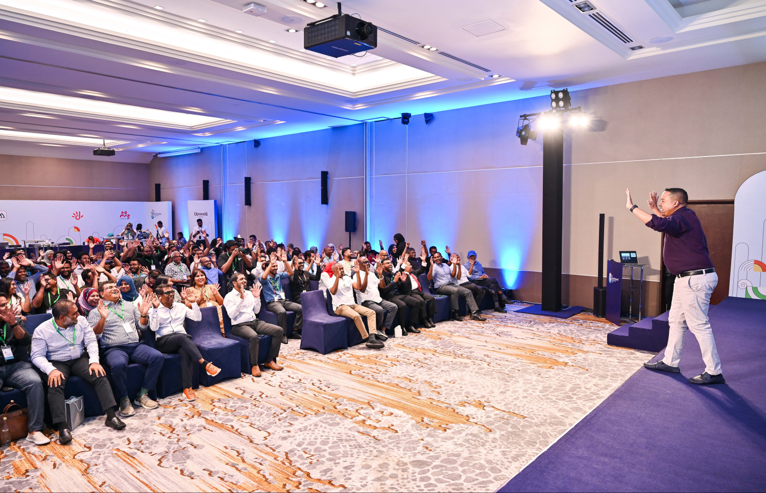 ގެސްޓްހައުސް ސިމްޕޯޒިއަމްގައި ކީނޯޓު ސްޕީޗާ އަފީފް ހުސެއިން ވާހަކަ ދައްކަވަނީ: މި ސިމްޕޯޒިއަމްގައި 75 އަށް ވުރެ ގުނަ ގެސްޓްހައުސްތަކުން ވަނީ ބައިވެރިވެފައި --- ފޮޓޯ: ފަޔާޒު މޫސާ | މިހާރު