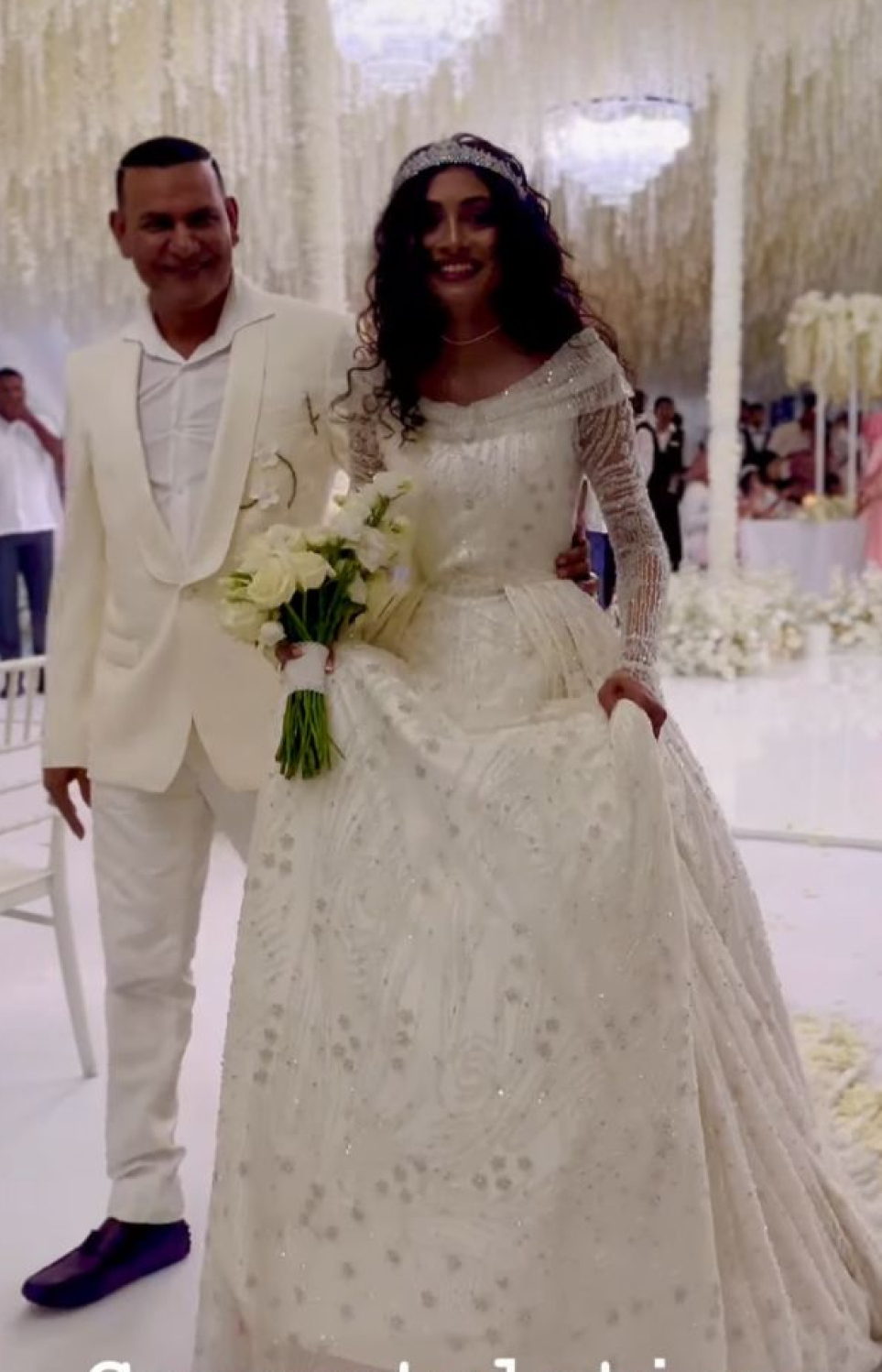 ޒާރާ އާއި ސިޔާމް ކައިވެނީގެ ހެދުމުގައި. -- ފޮޓޯ | ސޯޝަލްމީޑިއާ