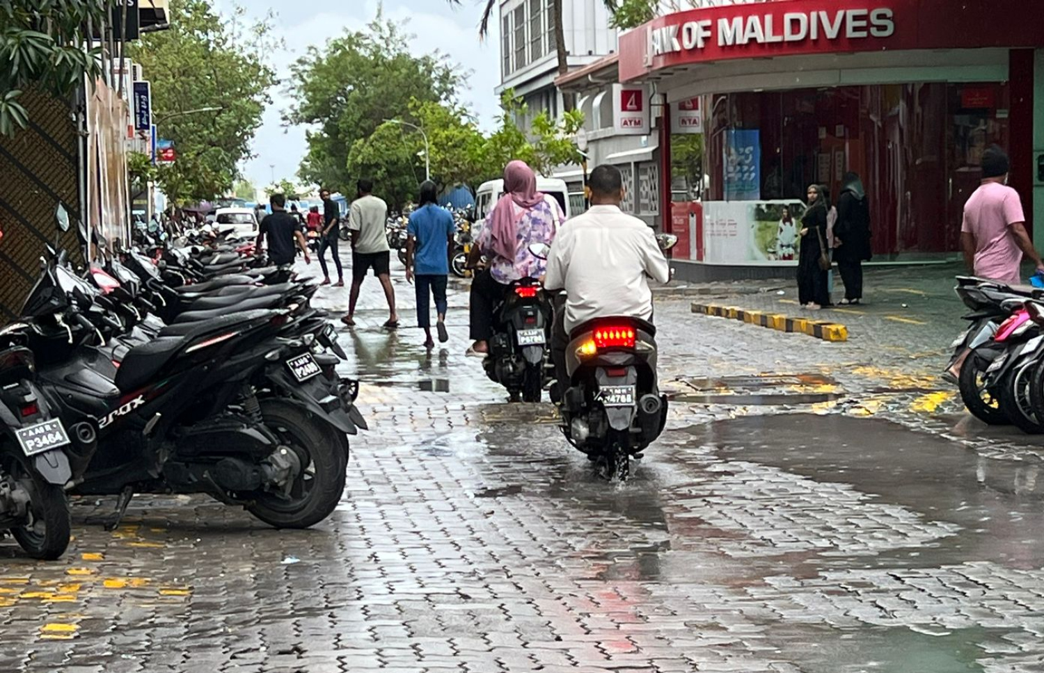 މާލެއަށް ވެހުނު ބޯ ވާރެއަށްފަހު ވެސް އައިޖީއެމްއެޗް ސަރަހައްދުގައި ފެންބޮޑެއް ނުވޭ.-- ފޮޓޯ: މިހާރު
