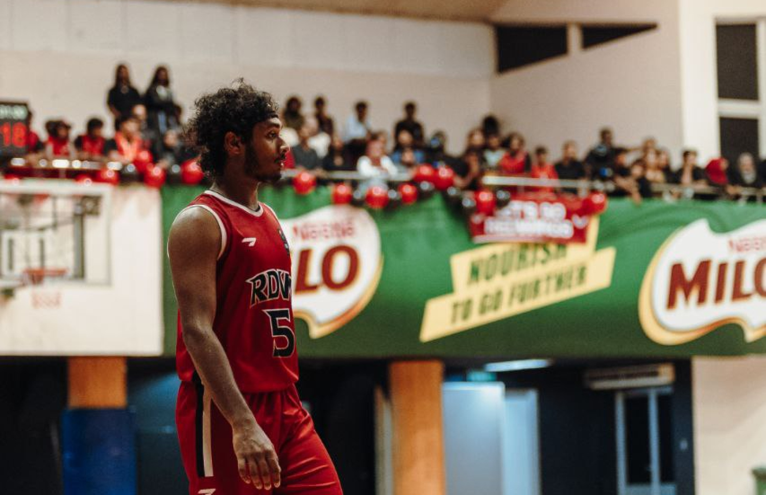 ޒައިދާން ބާސްކެޓް ކޯޓުގައި: މާ ބޮޑަށް ވެސް ތަފާތު.