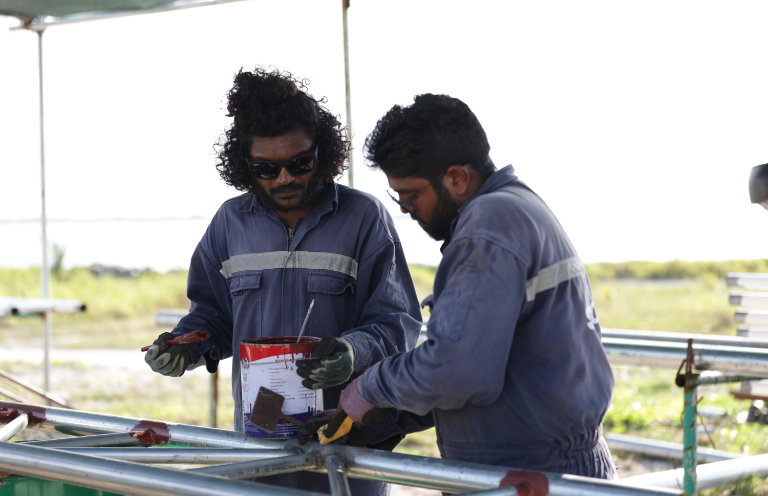 ޓްރެއިނިން ސެންޓަރު އެޅުމުގެ މަސައްކަތް ކުރާ މުވައްޒަފުންތަކެއް.-- ފޮޓޯ: ސްޓެލްކޯ