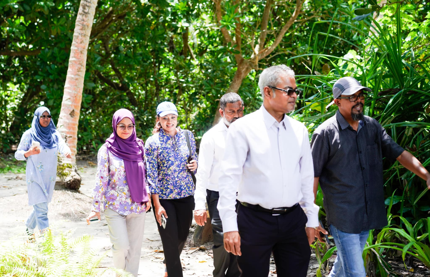 އެންވަޔަރްމެންޓް މިނިސްޓަރު އިބްރާހިމް ތޯރިގް އިއްޔެ ޕަރީފެންގަނޑަށް ޒިޔާރަތްކޮށް އެ ތަން ބައްލަވާލައްވަނީ -- ފޮޓޯ: އެންވަޔަރްމެންޓް މިނިސްޓްރީ