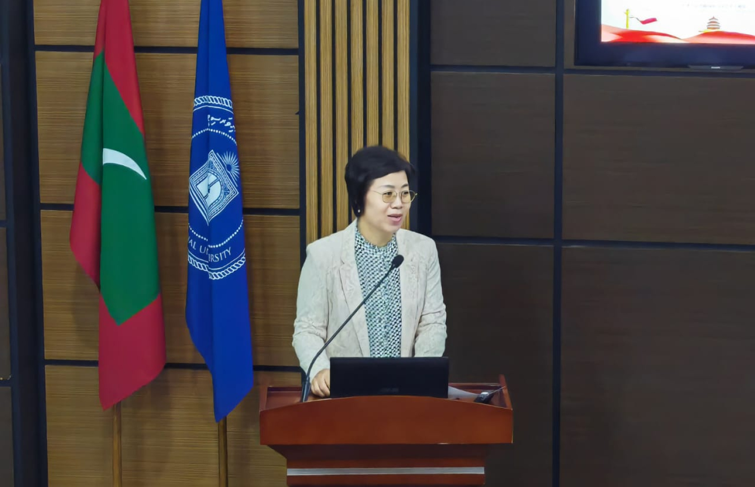 ޗައިނާގެ އެމްބަސީގެ އެހީ ލިބުނު ދަރިވަރުންނަށް އެހީ ހަވާލުކުރުމަށް ބޭއްވި ރަސްމިއްޔާތުގައި ސަފީރު ވާހަކަދައްކަވަނީ --