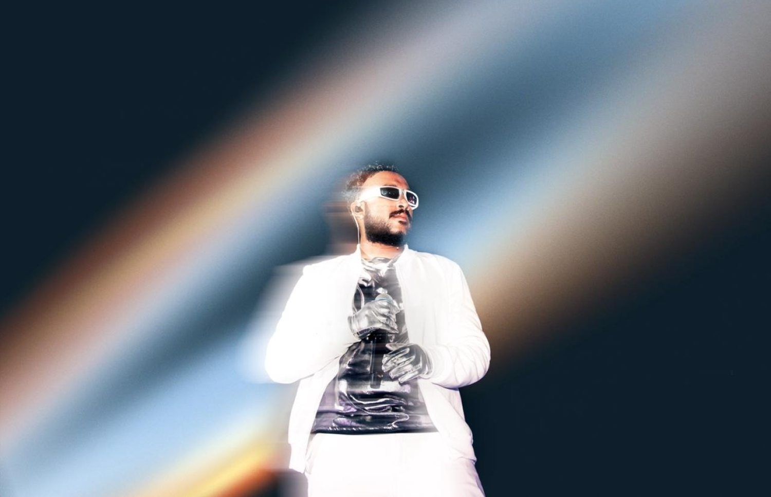 ރެވިއޯގެ އާ އަލްބަމް ލޯންޗުކުރުމަށް ހުޅުމާލޭގައި ބޭއްވި މިއުޒިކް ޝޯގައި ޒޯލޯ.-- ފޮޓޯ: ދާއި