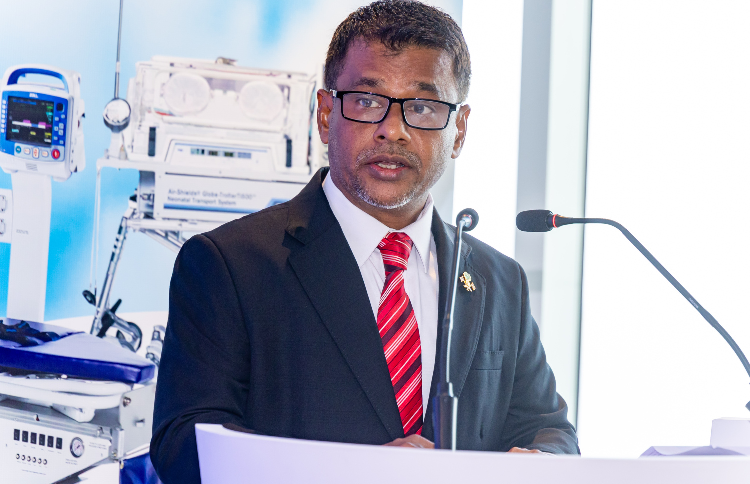 ހެލްތް މިނިސްޓަރު ނާޒިމް އެ ރަސްމިއްޔާތުގައި ވާހަކަ ދައްކަވަނީ --- ފޮޓޯ/އުރީދޫ