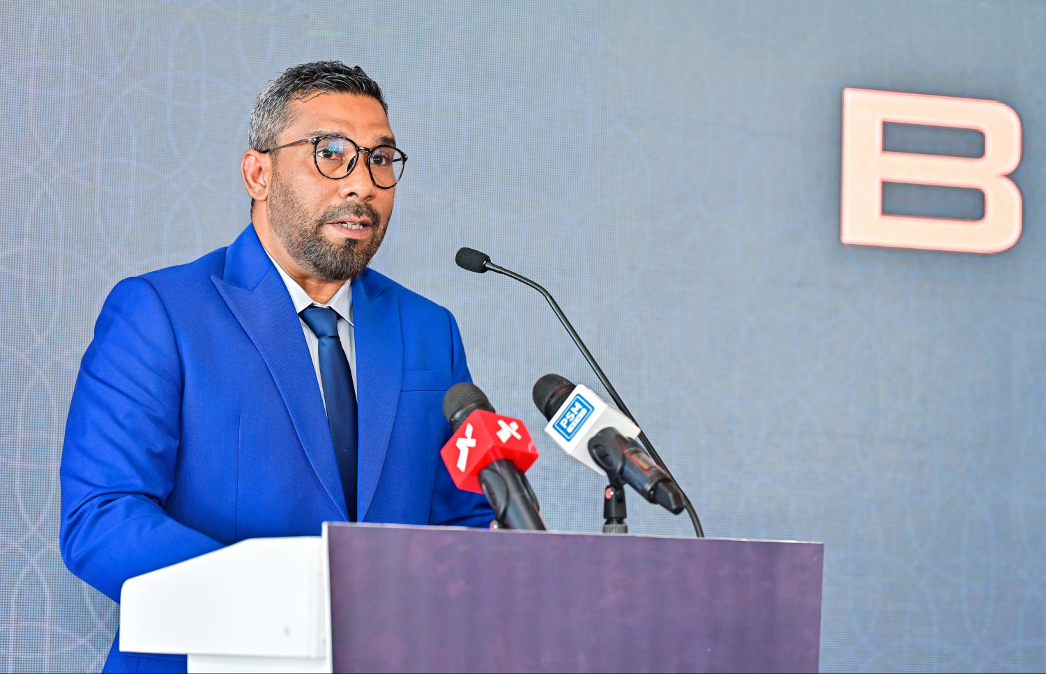 "ބިއޯންޑަ"ށް އެއް އަހަރުފުރުން ފާހަގަކުރުމަށް ބޭއްވި ރަސްމިއްޔާތުގައި ސިމްޑީ ގްރޫޕްގެ ޖެނެރަލް މެނޭޖަރު ޔުޝާއު ސައީދު ވާހަކަ ދައްކަވަނީ. -- ފޮޓޯ: ފަޔާޒު މޫސާ | މިހާރު