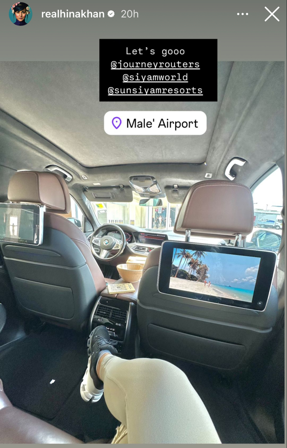 ހީނާ ހާންގެ ރާއްޖެ ދަތުރުގައި ނަގާފައިވާ ފޮޓޯއެއް.