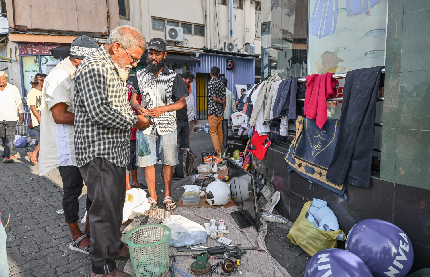 ބާޒާރުމަތީގެ ކުނިބުނީގެ ބާޒާރެއް. -- ފޮޓޯ: ނިޝާން އަލީ | މިހާރު