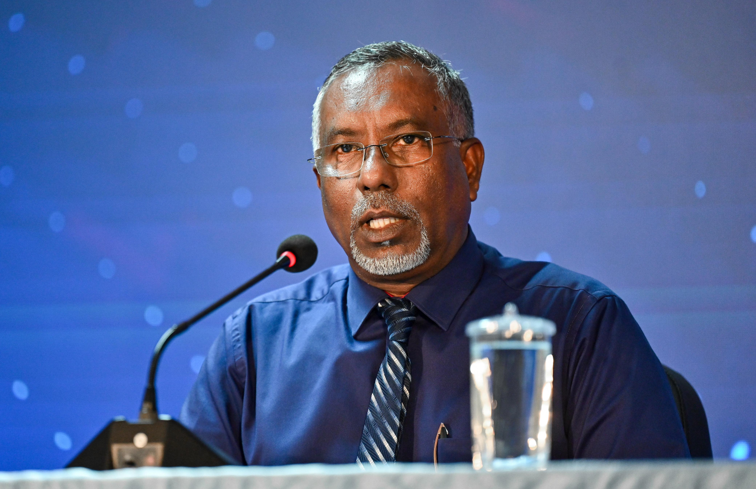 އެންޑީއޭގެ އެކްޓިން ސީއީއޯ މުހައްމަދު ރާޝިދު  ޕްރެސް ކޮންފަރެންސެއްގައި ވާހަކަ ދައްކަވަނީ-- ފޮޓޯ: ފަޔާޒު މޫސާ | މިހާރު