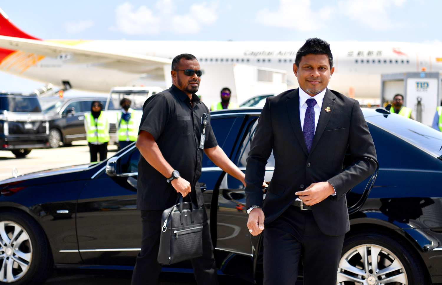 ނައިބު ރައީސް ހުސެއިން މުހައްމަދު ލަތީފް ސަމޯއާއަށް ފުރާވަޑައިގަތުމަށް ވެލާނާ އިންޓަނޭޝަނަލް އެއާޕޯޓުގައި.-- ފޮޓޯ: ރައީސް އޮފީސް