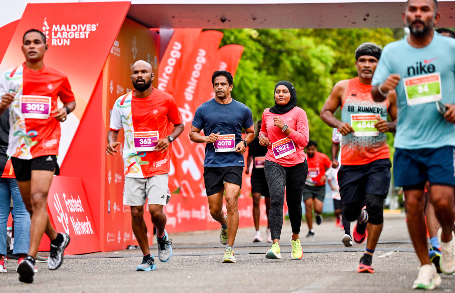 ރާއްޖޭގައި ބާއްވާ ދުވުމުގެ އެންމެ ބޮޑު ރޭސް، ދިރާގު މޯލްޑިވްސް ރޯޑް ރޭހުގެ ބައިވެރިން މިއަދު ހެނދުނު ދުވަނީ.--- ފޮޓޯ: ނިޝާން އަލީ | މިހާރު