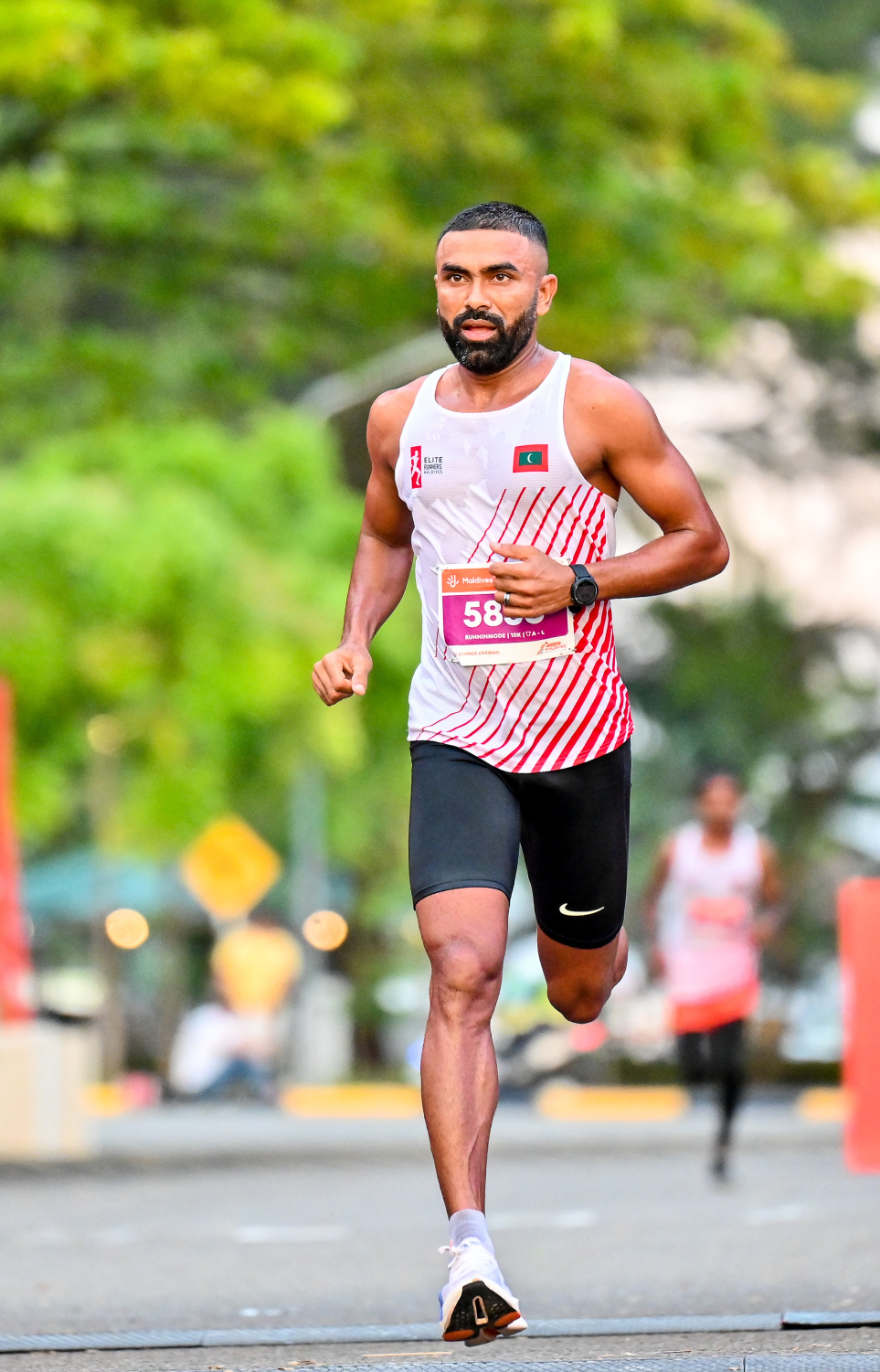 ރާއްޖޭގައި ބާއްވާ ދުވުމުގެ އެންމެ ބޮޑު ރޭސް، ދިރާގު މޯލްޑިވްސް ރޯޑް ރޭހުގެ ބައިވެރިއަކު މިއަދު ހެނދުނު ދުވަނީ.--- ފޮޓޯ: ނިޝާން އަލީ | މިހާރު