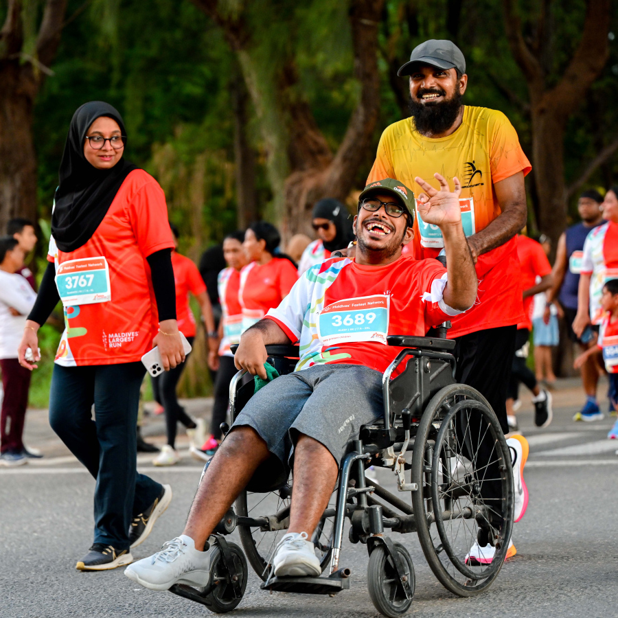 ހާއްސަ އެހީއަށް ބޭނުންވާ މީހަކު މިއަދު ބޭއްވި ދިރާގު މޯލްޑިވްސް ރޯޑް ރޭހުގައި ދުވަނީ -- ފޮޓޯ: ނިޝާން އަލީ  | މިހާރު