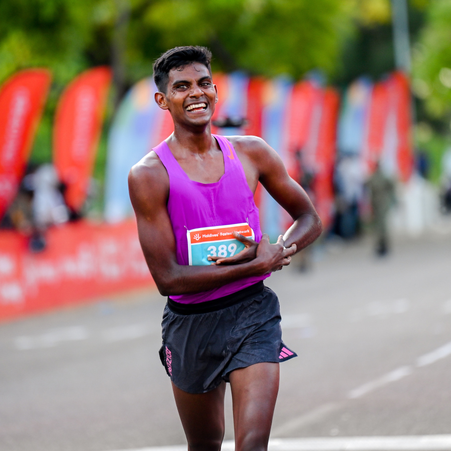 ރާއްޖޭގައި ބާއްވާ ދުވުމުގެ އެންމެ ބޮޑު ރޭސް، ދިރާގު މޯލްޑިވްސް ރޯޑް ރޭހުގައި ރިޒާ ރޭސް ނިންމުމަށް ފަހު އުފާފާޅުކުރަނީ.--- ފޮޓޯ: ނިޝާން އަލީ | މިހާރު