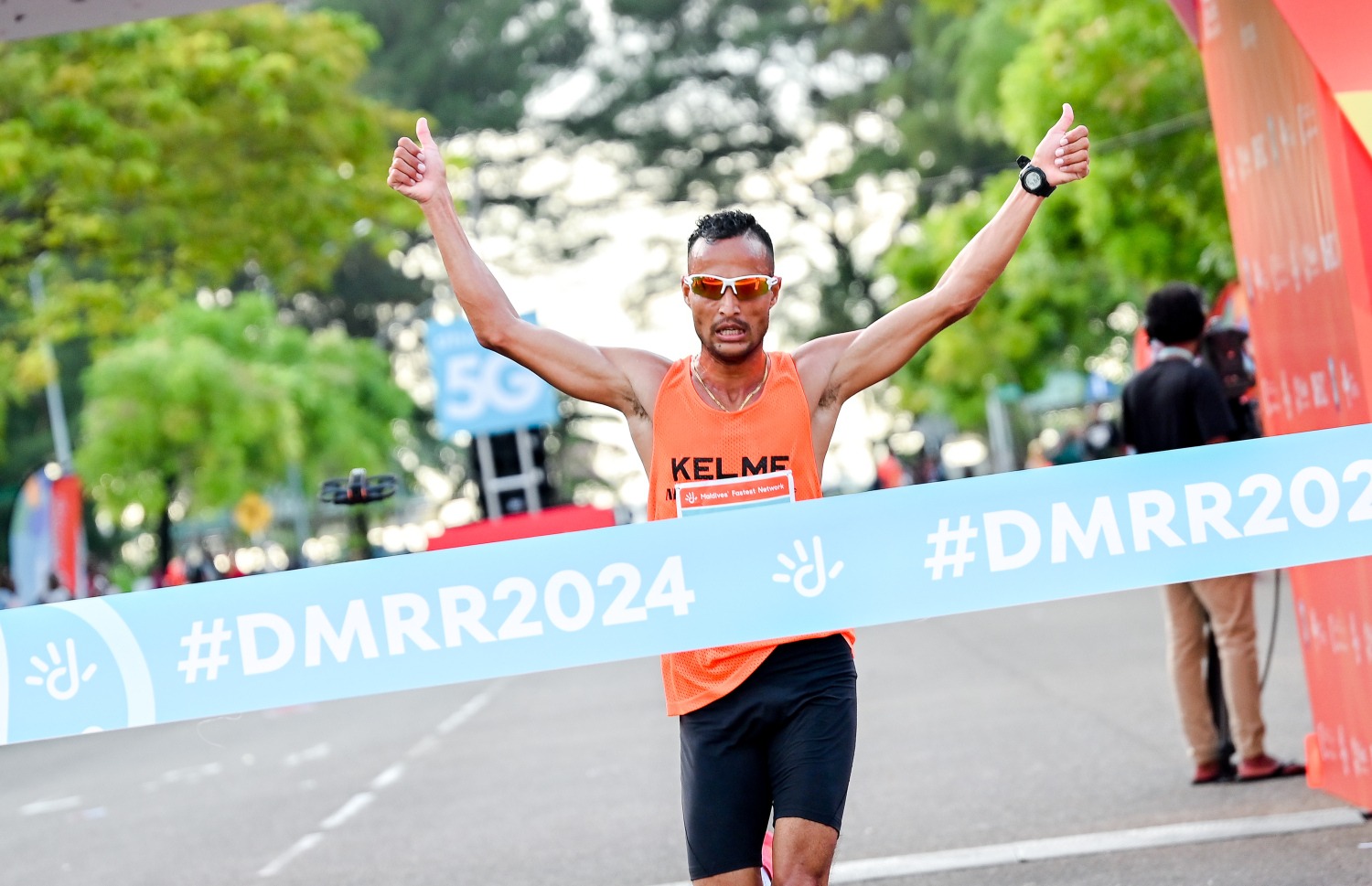 ދިރާގު ރޯޑް ރޭހުގެ 5 ކިލޯމީޓަރު ދުވުން ކާމިޔާބުކުރި ނޭޕާލްގެ ދުވުންތެރިޔާ ރޭސް ނިންމަނީ.--- ފޮޓޯ: ނިޝާން އަލީ | މިހާރު