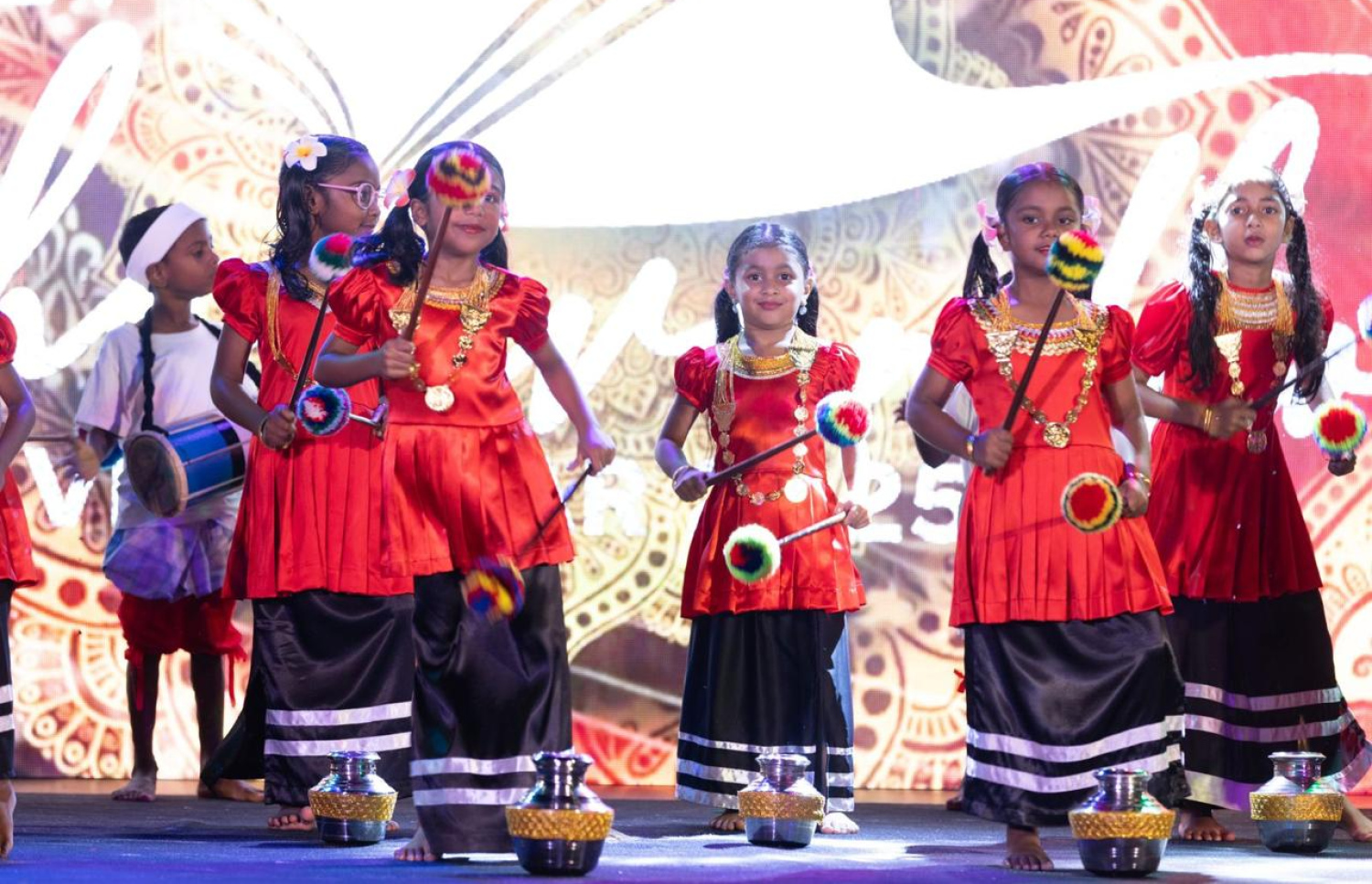 ދަރަވަންދު އަށް ޒިޔާރާތްކުރާ އަހަރުުގެ ގޮތުގައި 2025 އިފުތިތާހުކުރަން ބޭއްވި ރަސްމިއްޔާތުގައި ކުދިންތަކެއް އައިޓަމެއް ހުށަހަޅައިދެނީ.