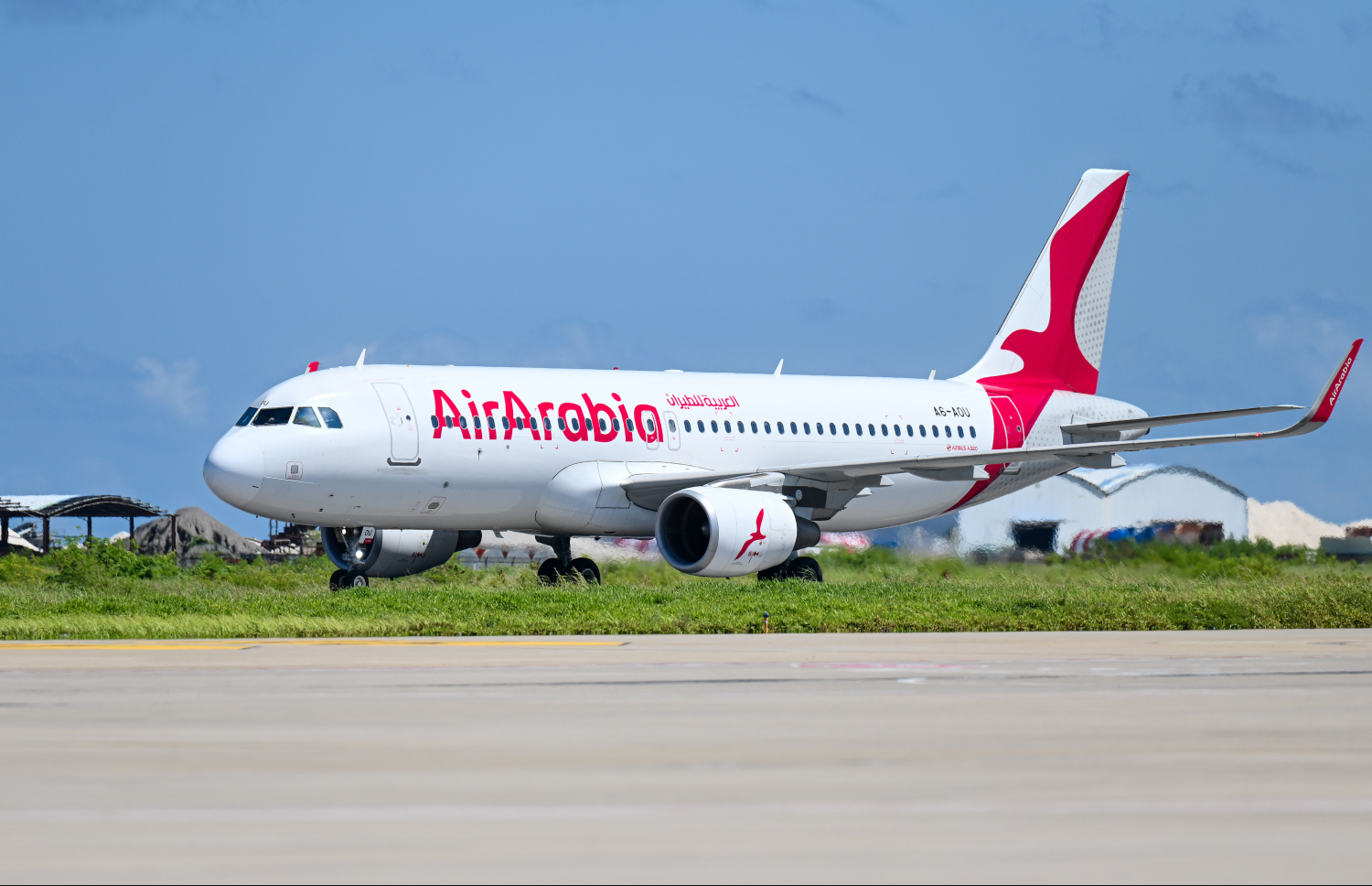 ރާއްޖެއަށް މިއަދު ދަތުރުތައް ފެށި އެއާ އަރަބިއާގެ ބޯޓު ވެލާނާ އިންޓަނޭޝަނަލް އެއާޕޯޓުގައި: އެއާލައިނުން ކޮންމެ ދުވަހަކު ރާއްޖެ އަށް ދަތުރެއް ކުރާނެ.--- ފޮޓޯ:ނިޝާން އަލީ | މިހާރު