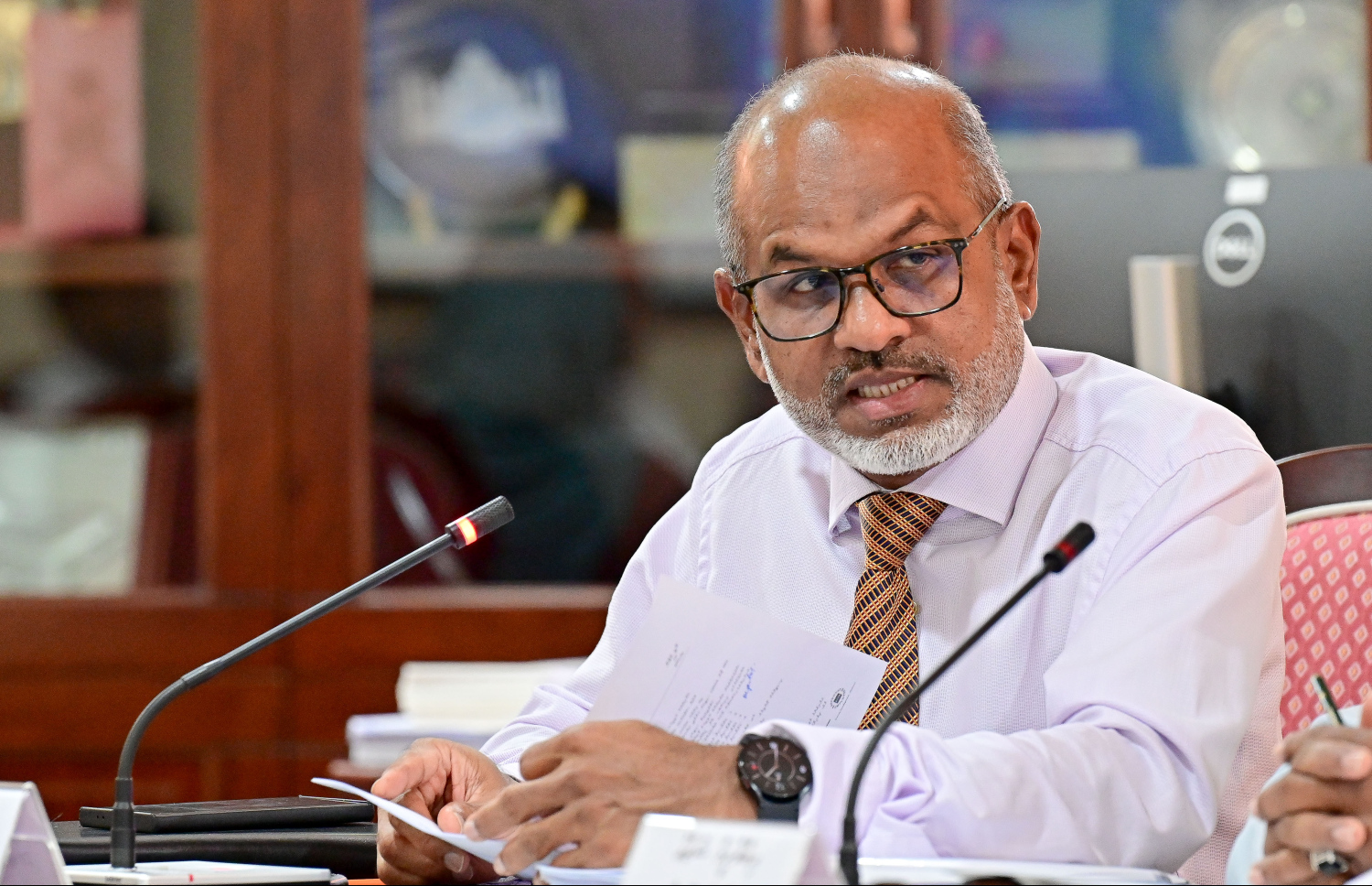 މަޖިލީހުގެ ނައިބު ރައީސް ނާޒިމް މާލިއްޔަތު ކޮމިޓީގައި ވާހަކަ ދައްކަވަނީ.--- ފޮޓޯ: ނިޝާން އަލީ / މިހާރު