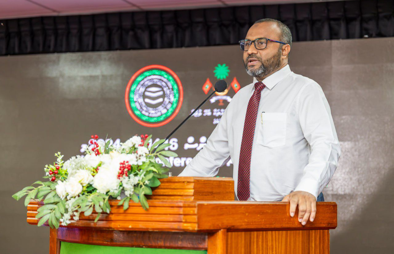 އިސްލާމިކް މިނިސްޓަރު ޑރ. މުހައްމަދު ޝަހީމް އަލީ ސައީދު "ހައްޖު އުމްރާ ކޮންފަރަންސް" ފެށުމުގެ ރަސްމިއްޔާތުގައި ވާހަކަ ދައްކަވަނީ.-- ފޮޓޯ: އިސްލާމިކް މިނިސްޓްރީ