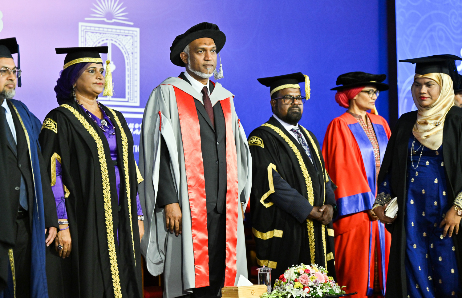 އެމްއެންޔޫގެ ދަސްވެނިވުމުގެ ރަސްމިއްޔާތުގައި ރައީސް ޑރ. މުހައްމަދު މުއިއްޒު ބައިވެރިވެ ވަޑައިގަންނަވަނީ -- ފޮޓޯ: ރައީސް އޮފީސް