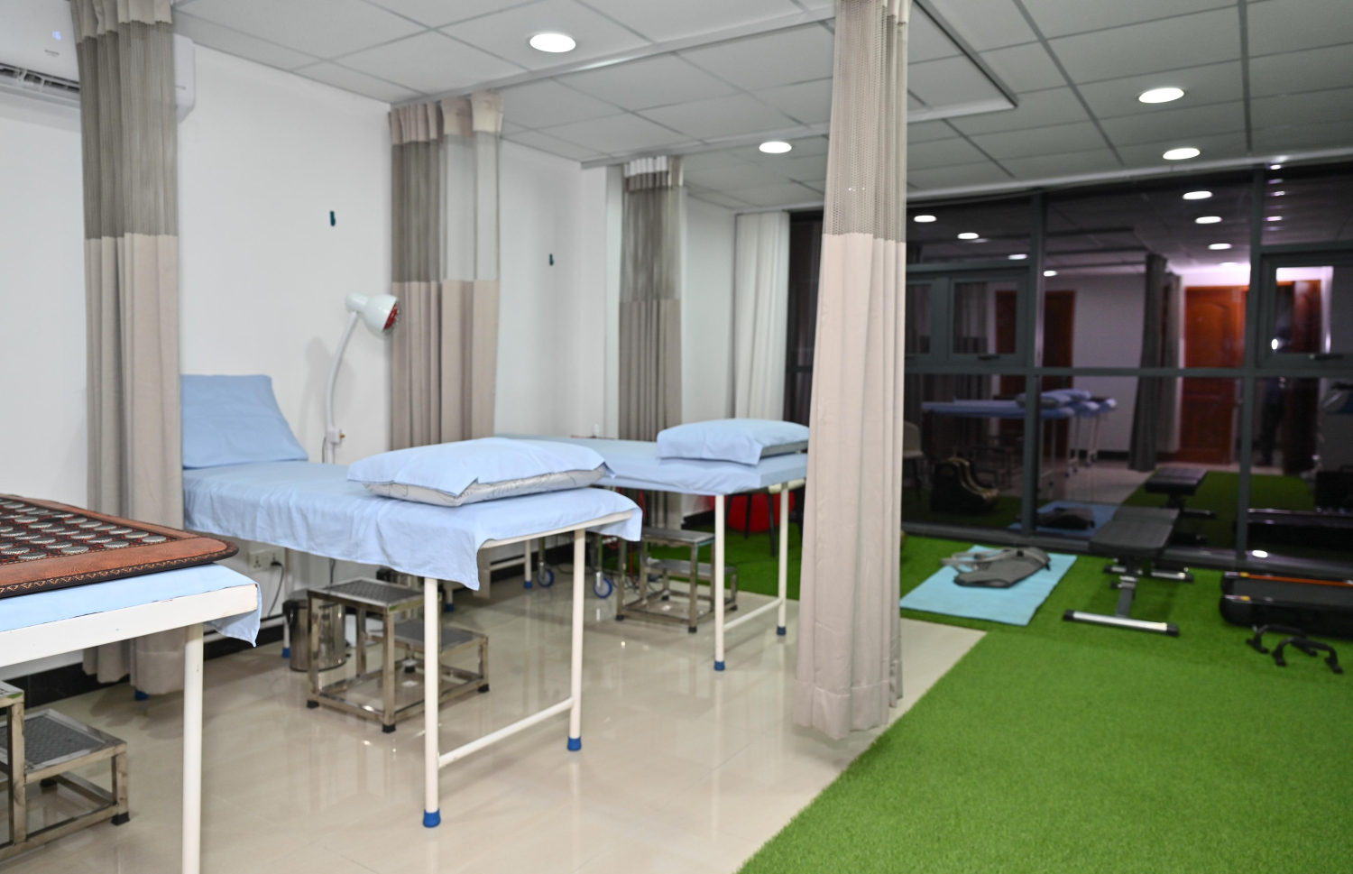 އީވް ކްލިނިކް ވެސްޓް ޕާކްގެ ފިޒިއޯތެރަޕީ ރޫމް.-- ފޮޓޯ: ނިޝާން އަލީ / މިހާރު