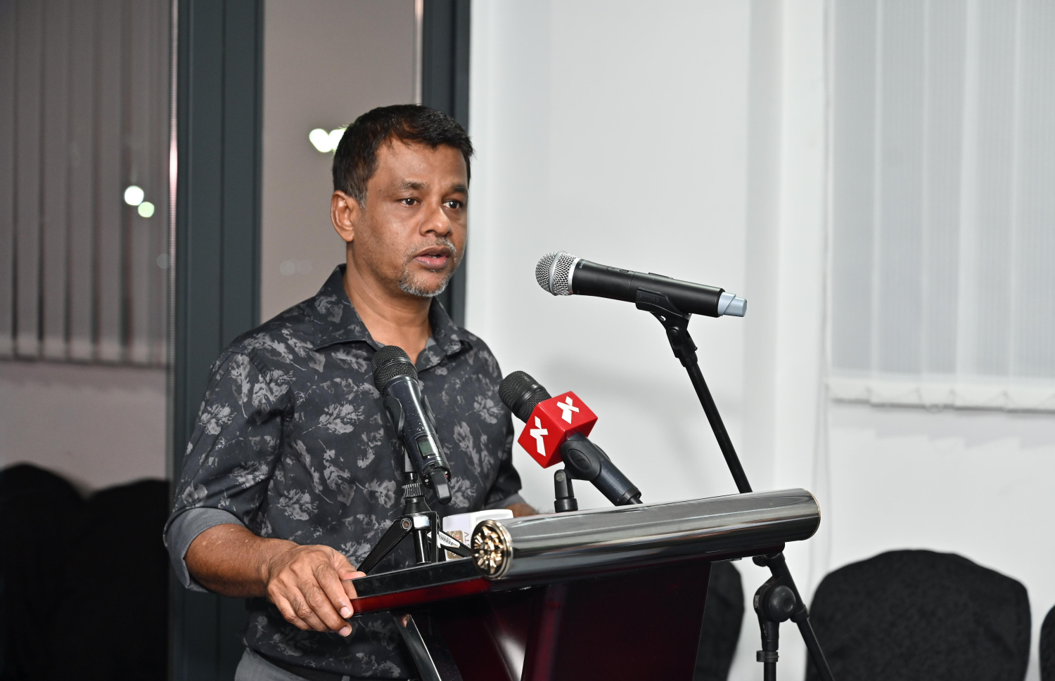 އީވް ކްލިނިކް ވެސްޓް ޕާކް ހުޅުވުމުގެ ރަސްމިއްޔާތުގައި ހެލްތު މިނިސްޓަރު ނާޒިމް ވާހަކަ ދައްކަވަނީ-- ފޮޓޯ: ނިޝާން އަލީ / މިހާރު