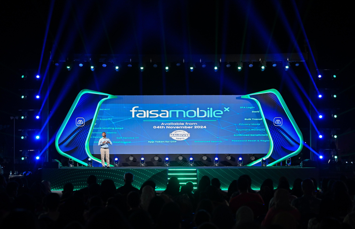 އެމްއައިބީގެ އާ ޕްރޮޑަކްޓުތައް ތައާރަފު ކުރުމަށް ރޭ ބޭއްވި ހަރަކާތުގެ ތެރެއިން.. -- ފޮޓޯ: ފަޔާޒް މޫސާ | މިހާރު