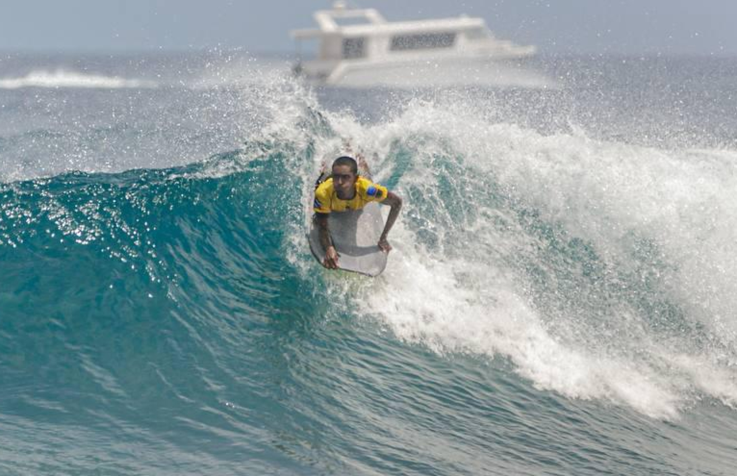 ބޮޑީބޯޑިން ލީގުގައި އަޒާން ރާޅާ އަޅަނީ