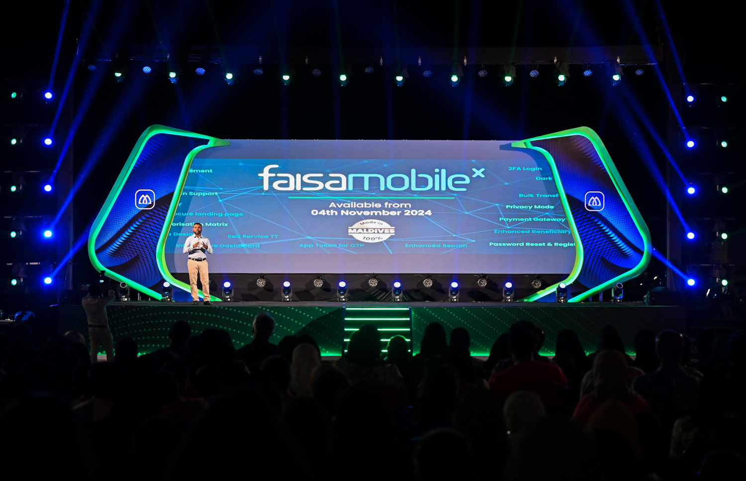 އެމްއައިބީ އިން ތަފާތު އިންގިލާބީ ޕްރޮޑަކްޓުތަކެއް ނެރުމަށް ބޭއްވި ހާއްސަ ހަރަކާތުގައި އެ ބޭންކްގެ ޑެޕިއުޓީ ސީއީއޯ އަހުމަދު ރިޒާ ވާހަކަ ދައްކަވަނީ.--- ފޮޓޯ: ފަޔާޒު މޫސާ | މިހާރު