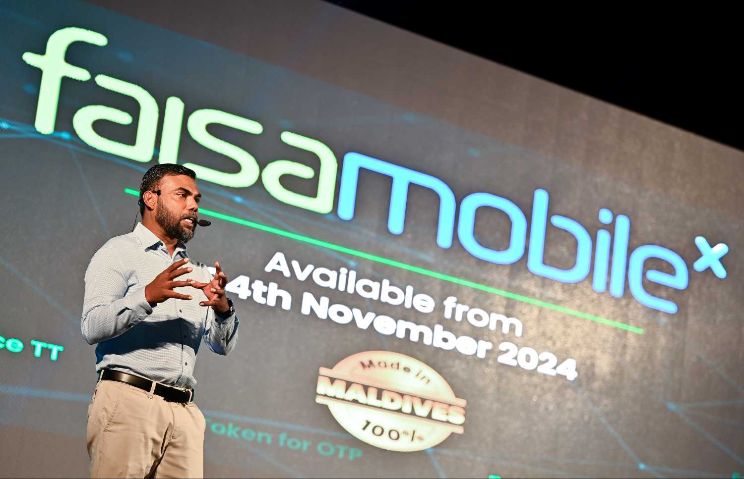 ފައިސާ މޮބައިލް އެކްސް މޮބައިލް އެޕް އާ ބެހޭގޮތުން އެމްއައިބީގެ ޑެޕިއުޓީ ސީއީއޯ އަހުމަދު ރިޒާ ވާހަކަ ދައްކަވަނީ.--- ފޮޓޯ: ފަޔާޒު މޫސާ | މިހާރު