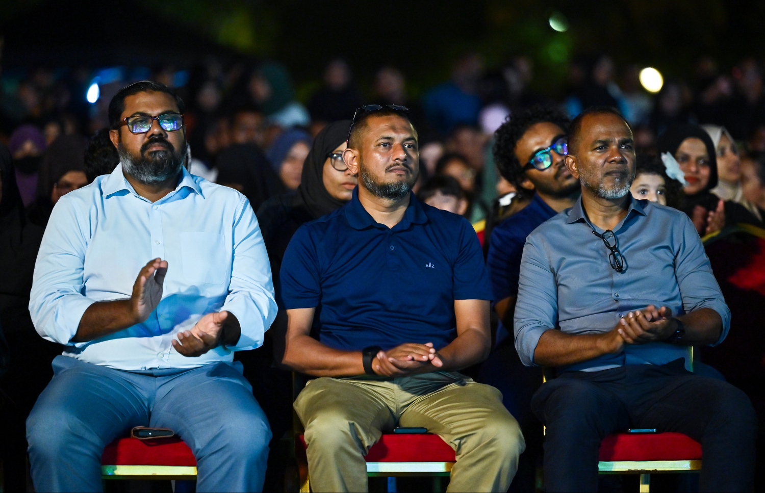 އެމްއައިބީ އިން ތަފާތު އިންގިލާބީ ޕްރޮޑަކްޓުތަކެއް ނެރުމަށް ބޭއްވި ހާއްސަ ހަރަކާތުގައި ބައިވެރިވި ބައެއް މީހުން. --- ފޮޓޯ: ފަޔާޒު މޫސާ | މިހާރު