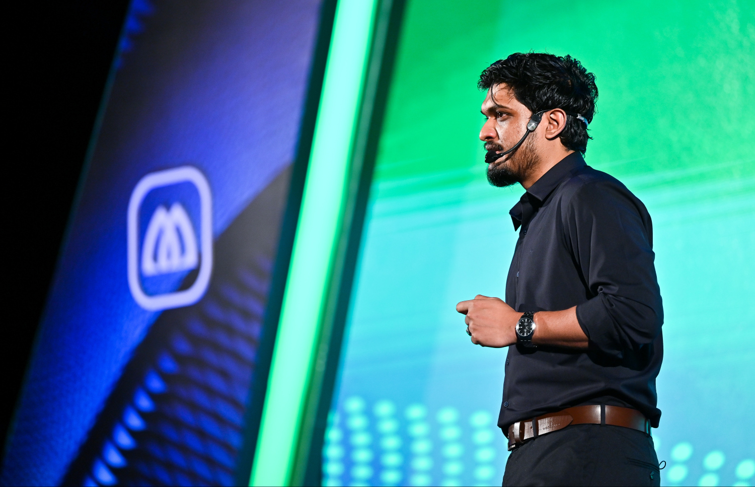 އެމްއައިބީއިން އަލަށް ތައާރަފްކުރި "ބިންގާ އެކައުންޓު" އާ ބެހޭގޮތުން އެ ބޭންކުގެ ބޭފުޅަކު މައުލޫމާތު ދެނީ.--- ފޮޓޯ: ފަޔާޒު މޫސާ | މިހާރު