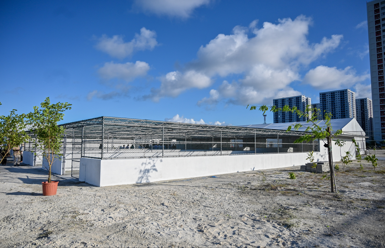 މާލެ ސަރަހައްދުގެ މަގުތަކުގައި އުޅޭ ބުޅާތައް ބަލަހައްޓަން ސަރުކާރުން ހެދި "އޮޅު ހިޔާ": މި ތަނަކީ 5،000 އަކަފޫޓުގެ ބޮޑު ސަރަހައްދެއް. -- ފޮޓޯ: ފަޔާޒު މޫސާ | މިހާރު