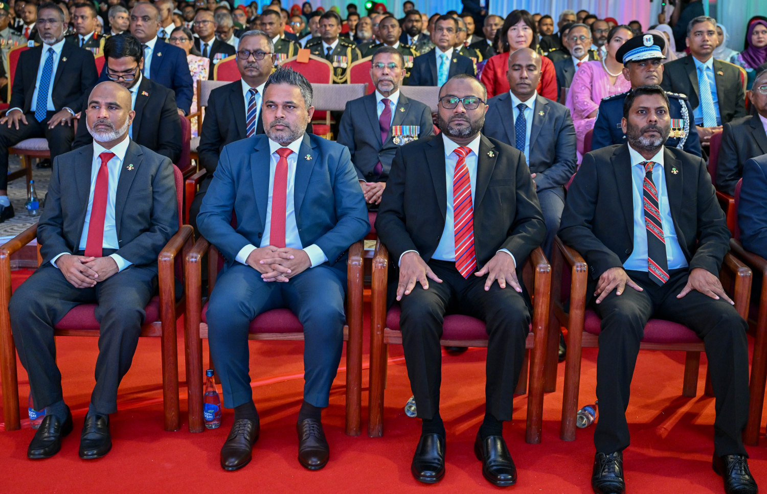 ނަސްރުގެ ދުވަސް ފާހަގަކުރަން ދަރުބާރުގޭގައި ބޭއްވި ރަސްމީ ޖަލްސާގައި ބައެއް މިނިސްޓަރުން ބައިވެރިވެވަޑައިގަންނަވަނީ.--- ފޮޓޯ: ރައީސް އޮފީސް