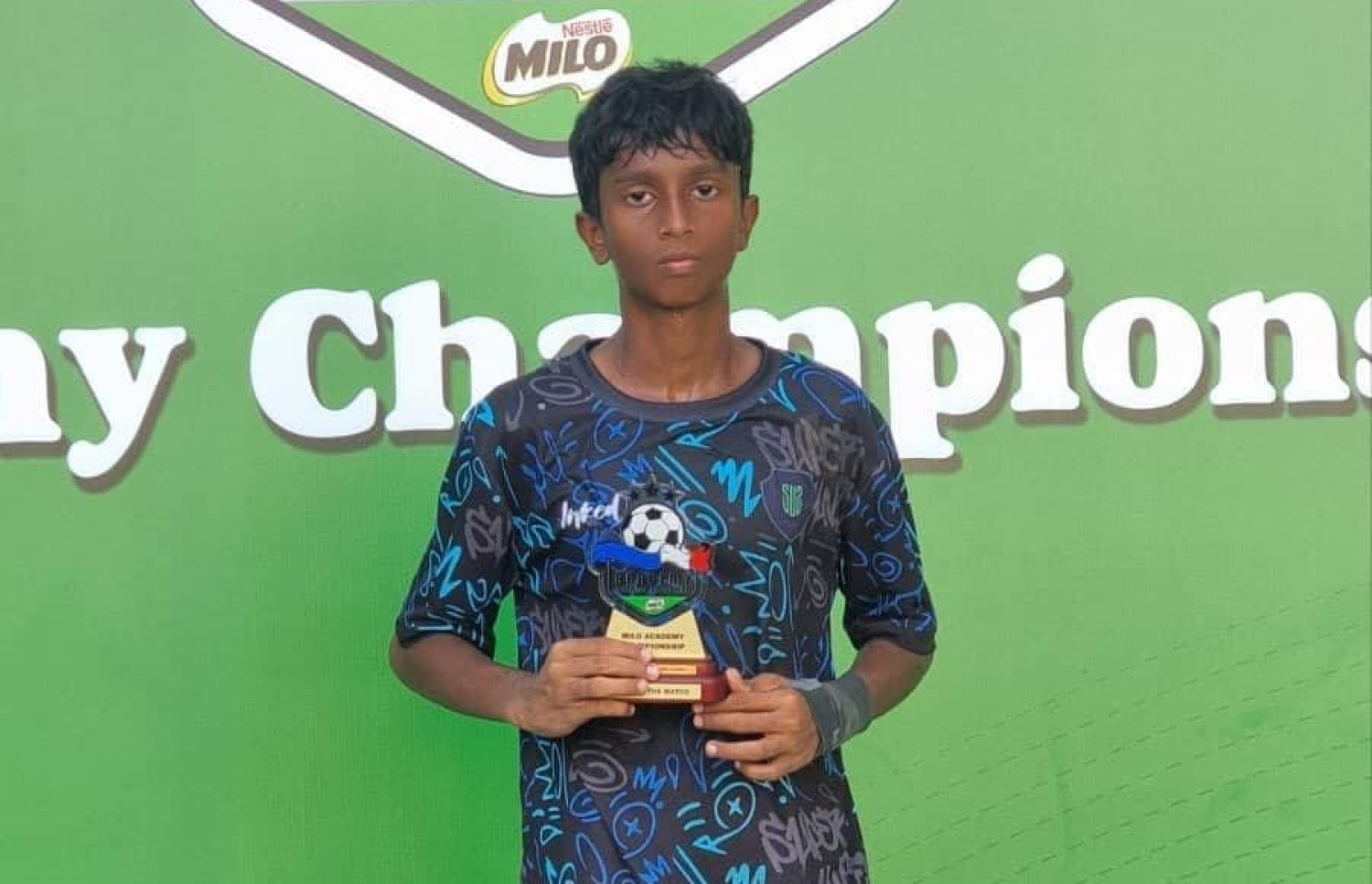 ސަސްގެ 14 އަހަރުންދަށުގެ ކުޅުންތެރިޔާ އައިމަން: އޭނާ ވަނީ މުބާރާތުގައި 12 ލަނޑު ޖަހައިފަ