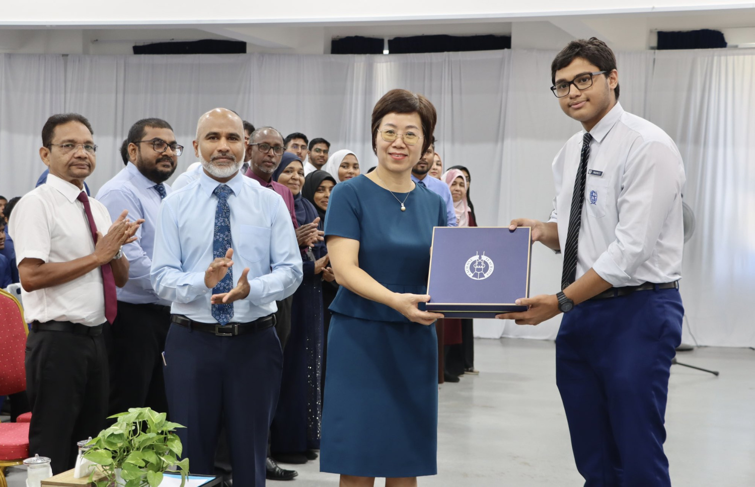 ޗައިނާގެ ސަފީރު ވަންގް ލިޒިން ސީއެޗްއެސްއީގެ ރަސްމިއްޔާތަށް ވަޑައިގެން.-- ފޮޓޯ: މިނިސްޓްރީ