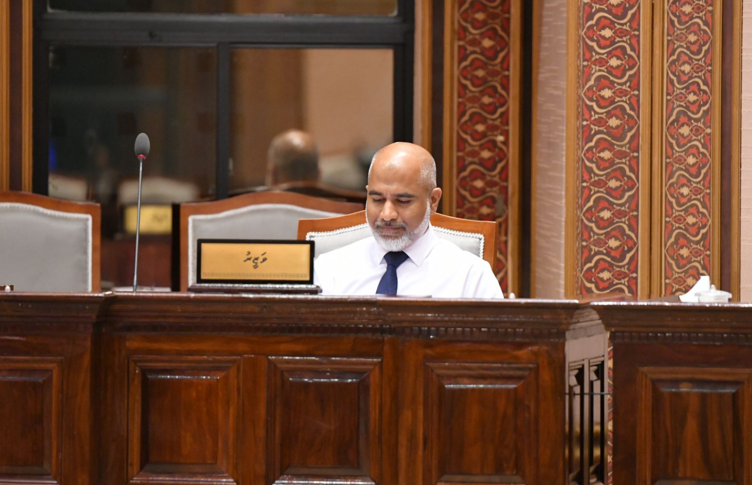 އެޑިޔުކޭޝަން މިނިސްޓަރު ޑރ. އިސްމާއިލް ޝަފީއު މަޖިލީހުގައި.-- ފޮޓޯ: މަޖިލިސް