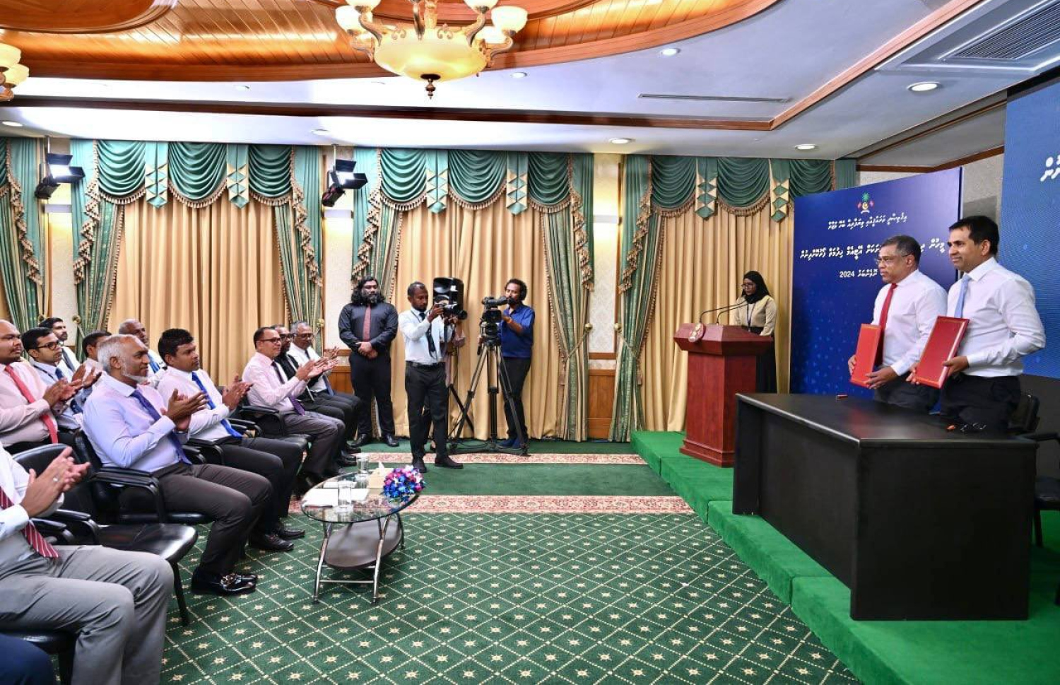 ރައީސް  އޮފީހުގައި މިއަދު ބޭއްވި ރަސްމިއްޔާތުގެ ތެރެއިން. -- ފޮޓޯ: ރައީސް އޮފީސް