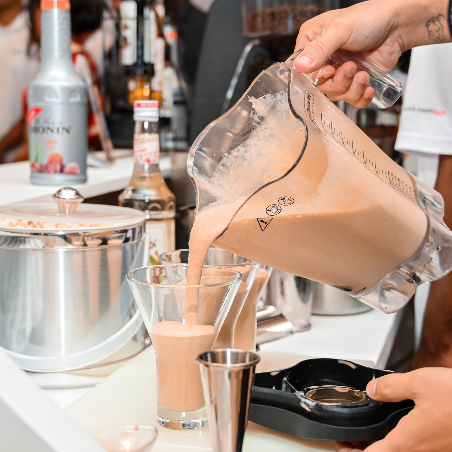 ރާއްޖޭގައި އެންމެ މަގުބޫލު އެއް ކޮފީ ބްރޭންޑް އިލީ ކޮފީގެ އާ ބުއިންތަކަކާއެކު އާ މެނޫއެއް ތައާރަފްކުރުމަށް މިއަދު ބޭއްވި ރަސްމިއްޔާތު.-- ފޮޓޯ: ނިޝާން އަލީ | މިހާރު